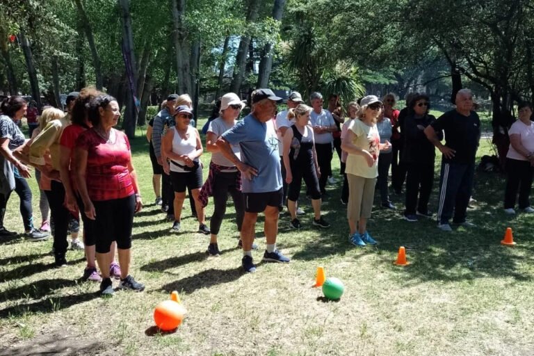 NECOCHEA: LOS MAYORES SE MOSTRARON MÁS ACTIVOS QUE NUNCA EN LA CAMINATA SALUDABLE DEL MUNICIPIO