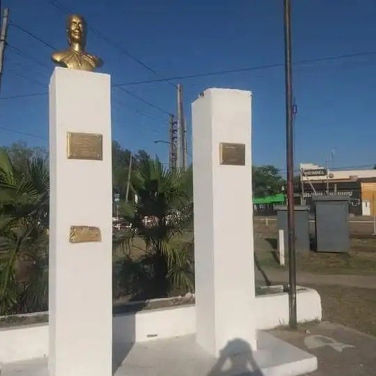 VANDALISMO CONTRA UN BUSTO DE PERÓN EN MARIANO ACOSTA