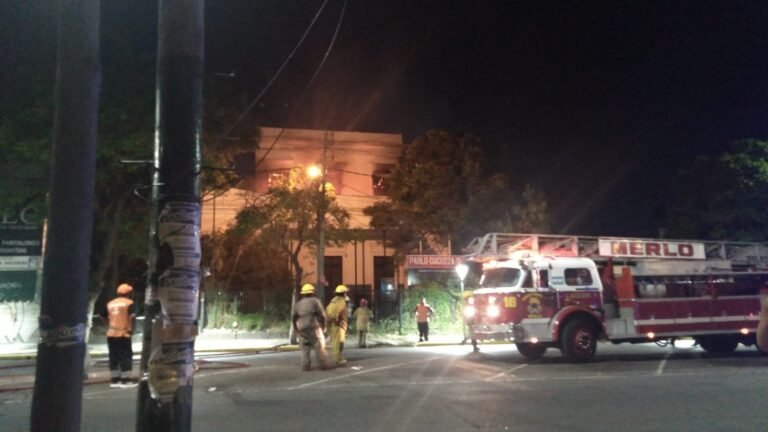 MERLO: GRAVE INCENDIO EN LA EMBLEMÁTICA EX EES N°17