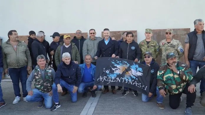 MERLO HOMENAJEÓ A LOS CAÍDOS EN EL ARA GENERAL BELGRANO