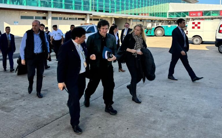 MILEI ESTARÁ EN LA ASUNCIÓN DE BUKELE