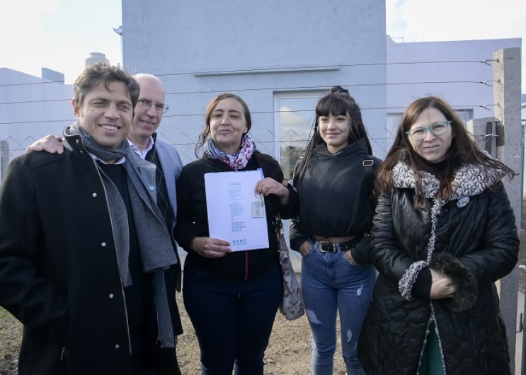 KICILLOF ENTREGÓ VIVIENDAS EN CORONEL PRINGLES