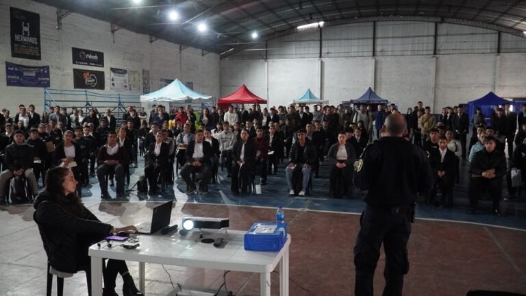 CONVOCATORIA A JÓVENES PARA UNIRSE A LA POLICÍA BONAERENSE