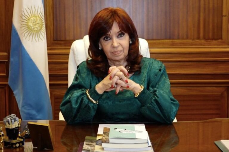 CRISTINA FERNÁNDEZ: “ES LA ECONOMÍA BIMONETARIA, ESTÚPIDO”