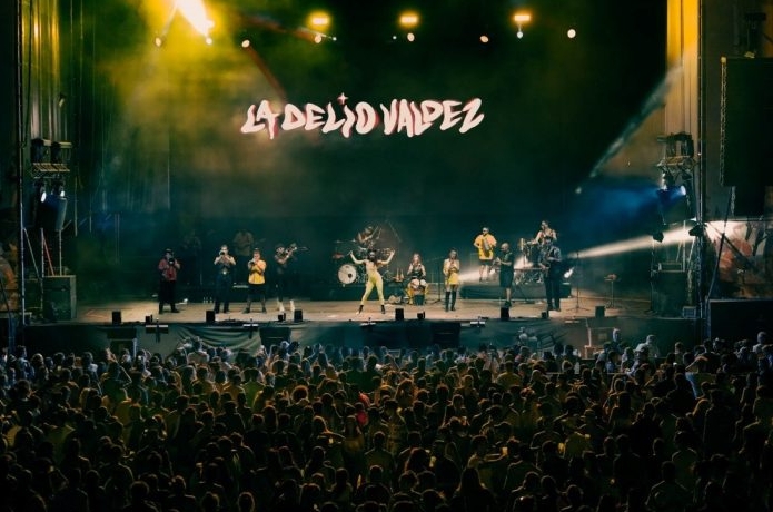 LA DELIO VALDEZ LLEGA A VILLA BALLESTER CON SU CUMBIÓN