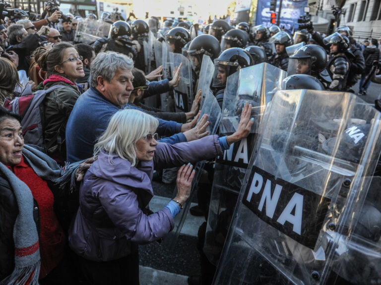 NUEVA MARCHA DE JUBILADOS FRENTE AL CONGRESO