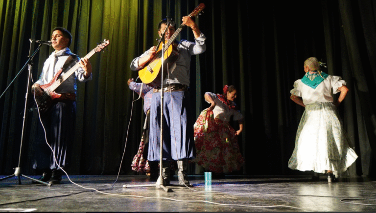 BRILLANTE NOCHE DE GALA EN EL TEATRO MUNICIPAL DE MERLO