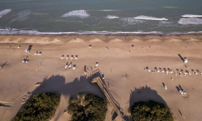 EL CONSUMO DE LOS TURISTAS SE DERRUMBÓ EN EL ÚLTIMO FIN DE SEMANA LARGO