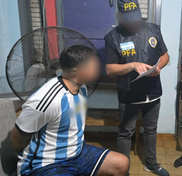 DETENIDO EN MORENO POR BALEAR Y ROBAR A UN POLICÍA DE LA CIUDAD